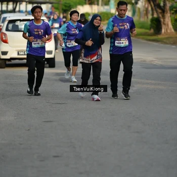 Runner Photo 8201105
