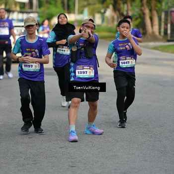 Runner Photo 8201200