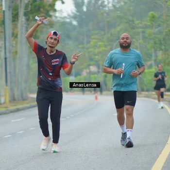 Runner Photo 8209998