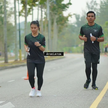 Runner Photo 8210696
