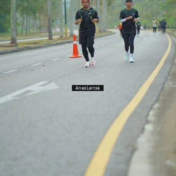 Runner Photo 8212007