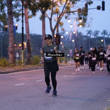 Runner Photo 8213100