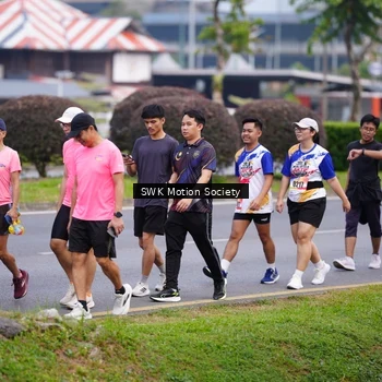 Runner Photo 8223344