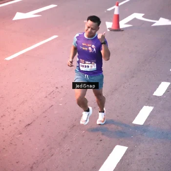 Runner Photo 8232886