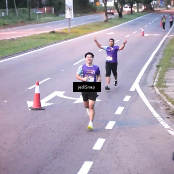 Runner Photo 8232917