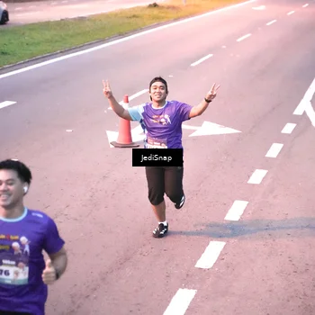 Runner Photo 8233007