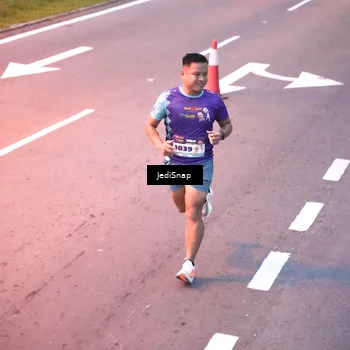 Runner Photo 8233030