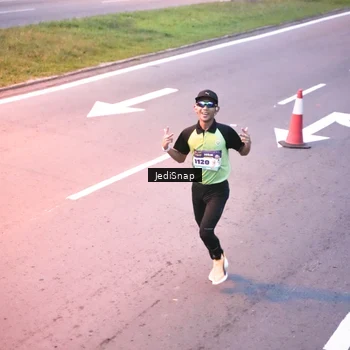 Runner Photo 8233202