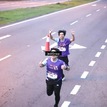 Runner Photo 8233234