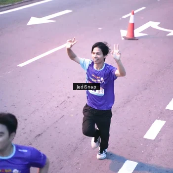 Runner Photo 8233240