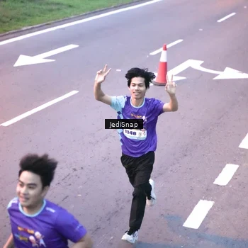 Runner Photo 8233243