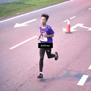 Runner Photo 8233389