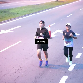 Runner Photo 8233540