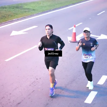 Runner Photo 8233554