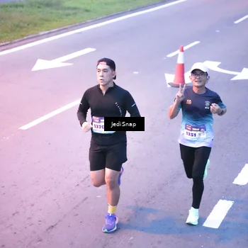 Runner Photo 8233558