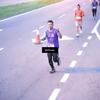 Runner Photo 8233676