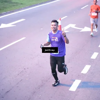 Runner Photo 8233696