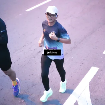 Runner Photo 8233705