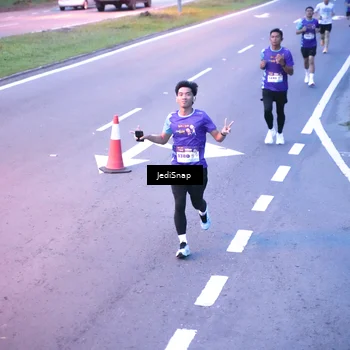 Runner Photo 8233802