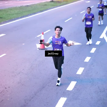 Runner Photo 8233833