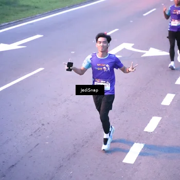 Runner Photo 8233858