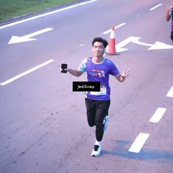 Runner Photo 8233871