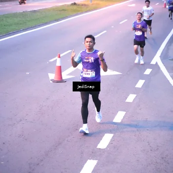 Runner Photo 8233886