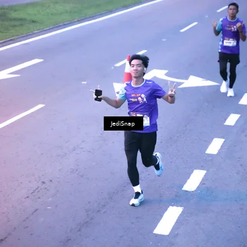 Runner Photo 8233888