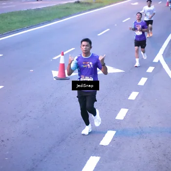 Runner Photo 8233903