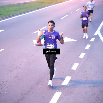 Runner Photo 8233908