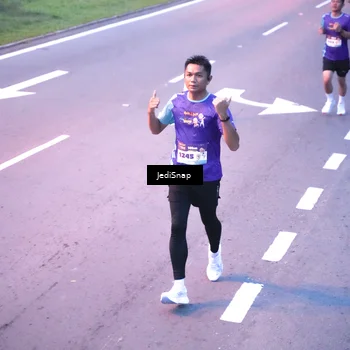 Runner Photo 8233914