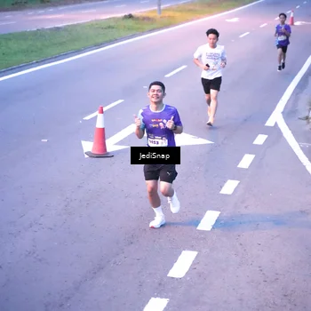 Runner Photo 8233931