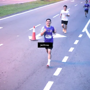Runner Photo 8233953