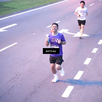 Runner Photo 8233976