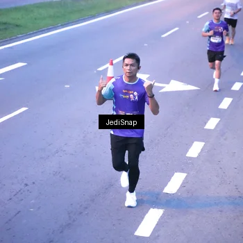 Runner Photo 8233985