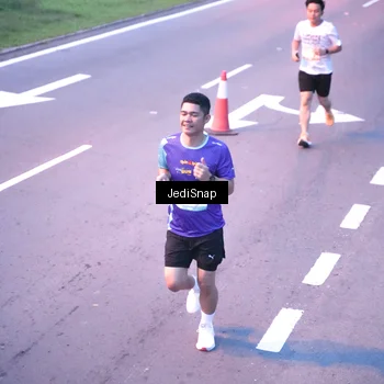 Runner Photo 8233994