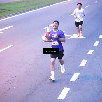 Runner Photo 8234010