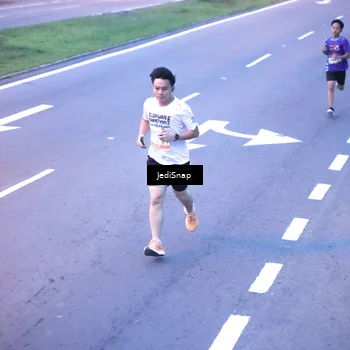 Runner Photo 8234018