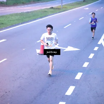 Runner Photo 8234024