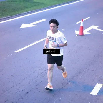 Runner Photo 8234036