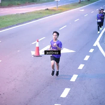 Runner Photo 8234064