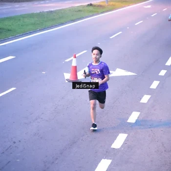 Runner Photo 8234066