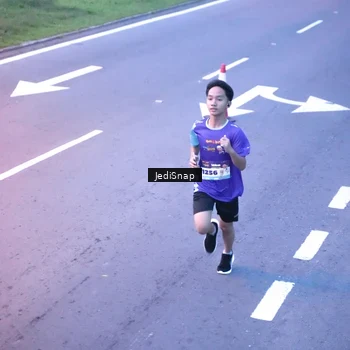 Runner Photo 8234087
