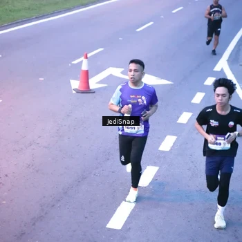 Runner Photo 8234209