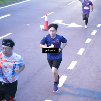 Runner Photo 8234338