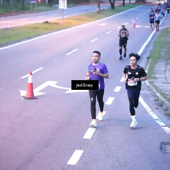 Runner Photo 8234345