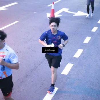 Runner Photo 8234360