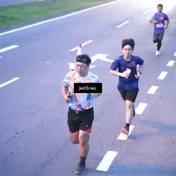 Runner Photo 8234364