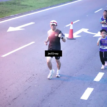 Runner Photo 8234505