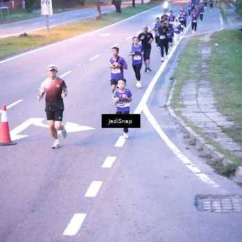Runner Photo 8234512